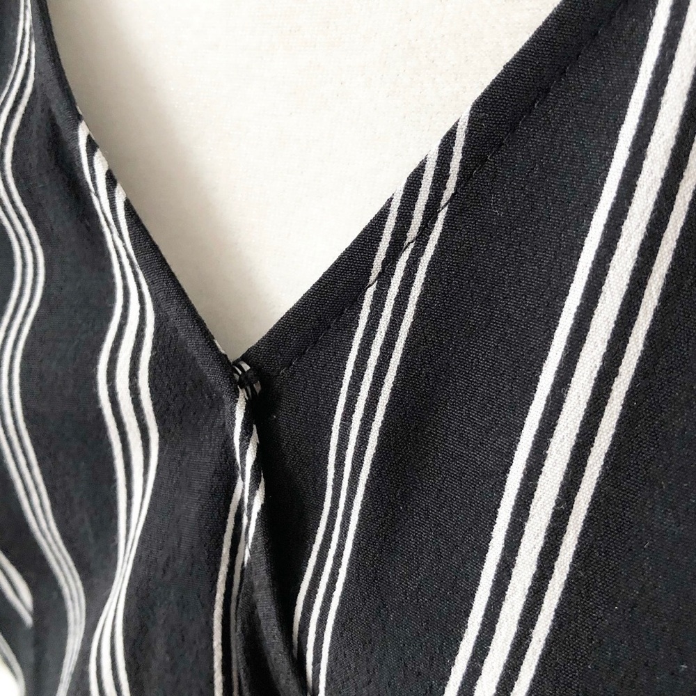 LOFT | Petite Striped Flutter Sleeve Romper NWOT - Picture 4 of 15